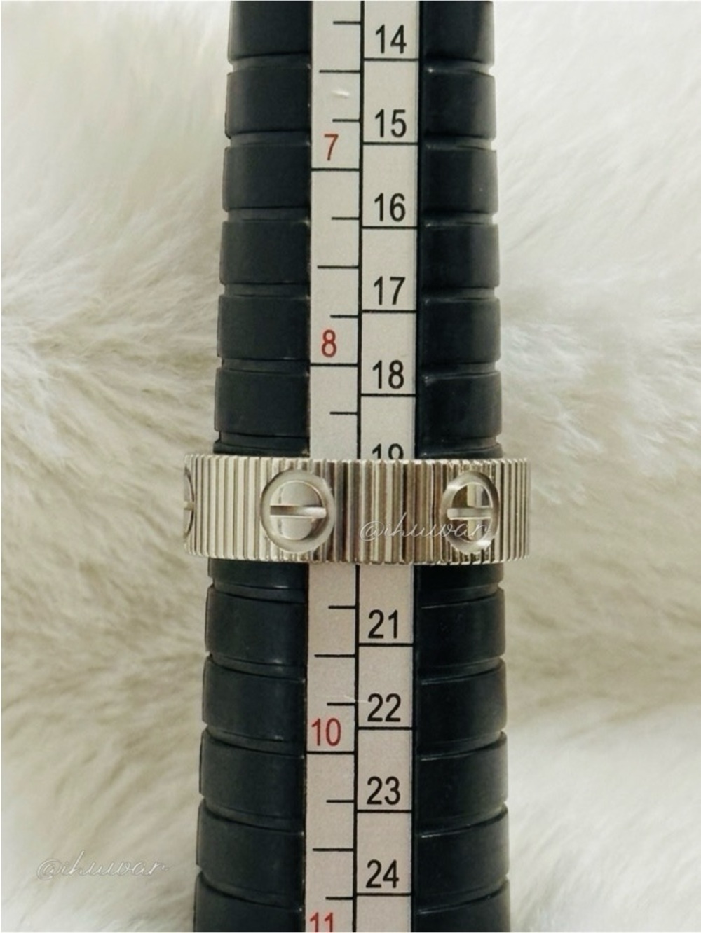 18K White Gold Plated LOVE Ring Ribbed Screw Motif Band Size 9 - Picture 5 of 7